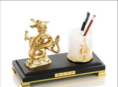 龍騰商海 華爾街龍、水晶龍與金屬龍年擺件，商務(wù)禮贈的藝術(shù)與意蘊